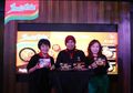 Ini Dia Sosok Ibu yang Berjasa Bikin Bumbu Indomie Goreng Favorit Kita