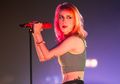 4 Cewek Pop Punk Ini Bakal Memalingkan Pandangan Lo dari Cewek Girlband, Buktiin Sendiri!