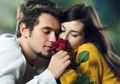 Cara Menaklukan Cewek Romantis