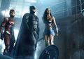4 Alasan Kenapa Lo Harus Nonton Justice League di IMAX