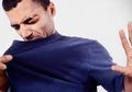 Lagi nggak bawa deodoran? 4 bahan Alami ini bisa jadi pengganti untuk menghilangkan bau badan.