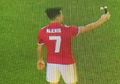 Nah! Akhirnya Foto Alexis Sanchez Selfie Pakai Jersey MU Nomor 7 Tersebar