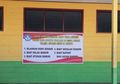 Sekolah Ini Nyinyir Banget. Orangtua Murid Aja Sampai Disindir Pake Spanduk