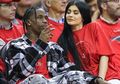 Travis Scott dan Kylie Jenner Unggah Foto Pertama dari Sang Anak, Stormi
