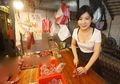Tukang Daging Cantik Ini Jadi Fenomena di Internet