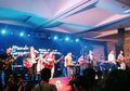 Kolaborasi Perdana Mondo Gascaro dengan White Shoes and the Couples Company Hadirkan Lagu Cover Candra Darusman hingga The Carpenters
