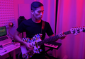 Cowok Ini Bikin Gitar dari Lego dan Bisa Dimainkan