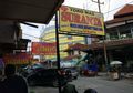 Nyinyir Tapi Kocak, 3 Persaingan Tempat Usaha Ini Cuma Ada di Indonesia