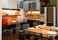 Dapur Hangat Dengan Nuansa Oranye