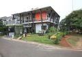 Uniknya Desain Rumah Berfasad Tiang Miring Ini!