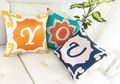 Mau Coba Gaya Vintage yang Enggak Terlalu Berat? Intip Inspirasi Bantal Motif Tegel yang Kekinian Ini!