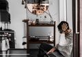 Suami Enggan Berlama-Lama di Kamar? Lakukan 4 Trik Ini Agar Betah di Kamar!