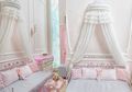 Manis, Ini Desain Ruang Keluarga Shabby Chic dengan Sentuhan Gaya Prancis yang Anggun