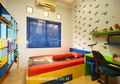 Kamar Anak Mungil dengan Furnitur Custom