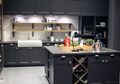 Jadi Point of View, Ini Inspirasi Desain Dapur Berwarna Hitam yang Elegan!