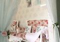 Gaya Feminin dengan Wallpaper Motif Bunga pada Hunian @jainah_ismail