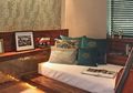 Kamar yang Menjadi Tempat Istirahat, Membaca, dan Main Musik