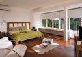 Roller Blind Meredam Panas Sinar Matahari dari Jendela Rumah