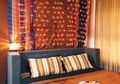 Mempercantik Headboard Ranjang Tidur Pakai Lampu Cabe Rawit