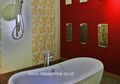 Kamar Mandi Elegan dengan Classic Bathtub