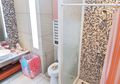 Kamar Mandi Mozaik dan Pink yang Cantik
