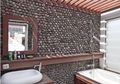 Kamar Mandi Alami yang Nyaman
