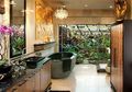 Kamar Mandi Mewah Bergaya Spa