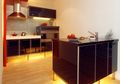 Warna Hitam untuk Dapur Mungil? Boleh, Tapi...