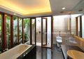 Berkat Taman Mungil, Kamar Mandi Jadi Terang