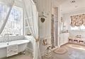 Cantik! 8 Desain Kamar Mandi Bergaya Shabby Chic