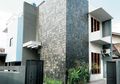 Rumah Dua Fasad yang Menipu