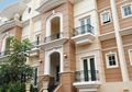 Town House Klasik Amerika yang Seragam
