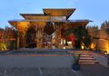 Fasad Bambu yang Cantik di Resto Kontemporer