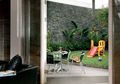Teras Sekaligus Tempat Bermain Anak