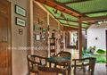 Kesederhanaan di Teras Rumah Jawa