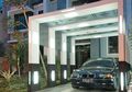 Modern dengan Carport atap kaca sandblast