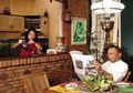 Ruang Makan Terbuka dengan Bata ekspos