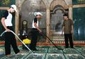Electrolux Sedot Debu di 90 Masjid dan Musala