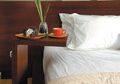 Furnitur Kamar yang Menyatukan Nakas dan Breakfast Tray