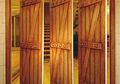 Pintu Rumah Unik karena Bergaya Rustik