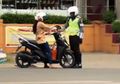 Kisah Kejujuran Aiptu Jaelani dalam Video Kisah Nyata Polisi Menilang Istrinya di YouTube