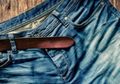 Terungkap, Inilah Alasan Mengapa Celana Jeans Identik Dengan Warna Biru