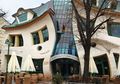 Ini Dia Rumah Miring ala Polandia