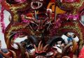 “Setan-setan” Menari di Ekuador
