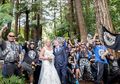 Foto Pengantin Ini Menjadi Viral Setelah Berfoto Bersama Geng Black Power dari Selandia Baru