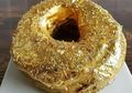 Berani Coba Donat Seharga 1,4 Juta Rupiah yang Bertabur Serbuk Emas dan Berlapis Kristal?