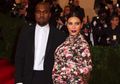 Apa Pendapat Ahli tentang 'Aksi' Kim Kardashian Memakan Plasentanya Sendiri?