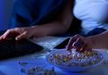 Apakah Ngemil di Tengah Malam Sungguh Merusak Diet?