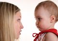 Anak Belajar Bahasa (1): Ingat, Anak Meniru Ucapan Ibu