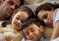 Nonton TV di Kamar Tidur, Salah Satu Kebiasaan Buruk yang Hancurkan Kehidupan Seksual Pasangan